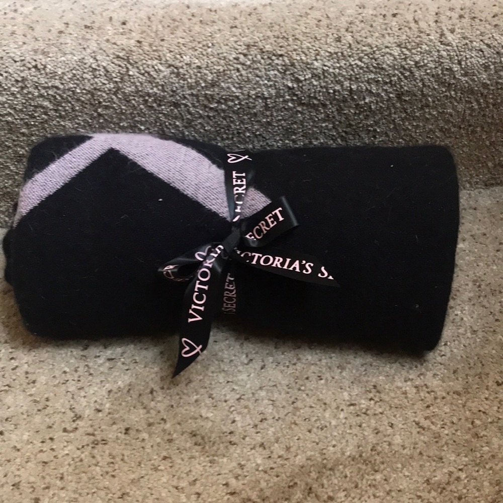 NWT not unwrapped Victoria’s Secret cozy blanket